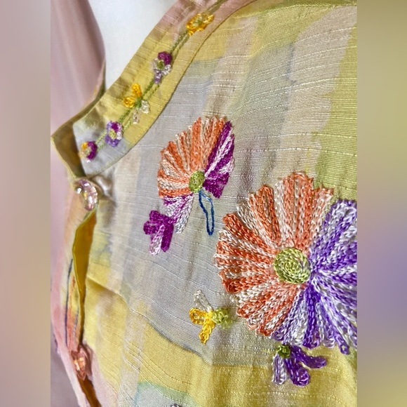 Art To Wear Colorful Floral Embroidered Shacket Glass Buttons Drapers & Damon - Picture 6 of 10